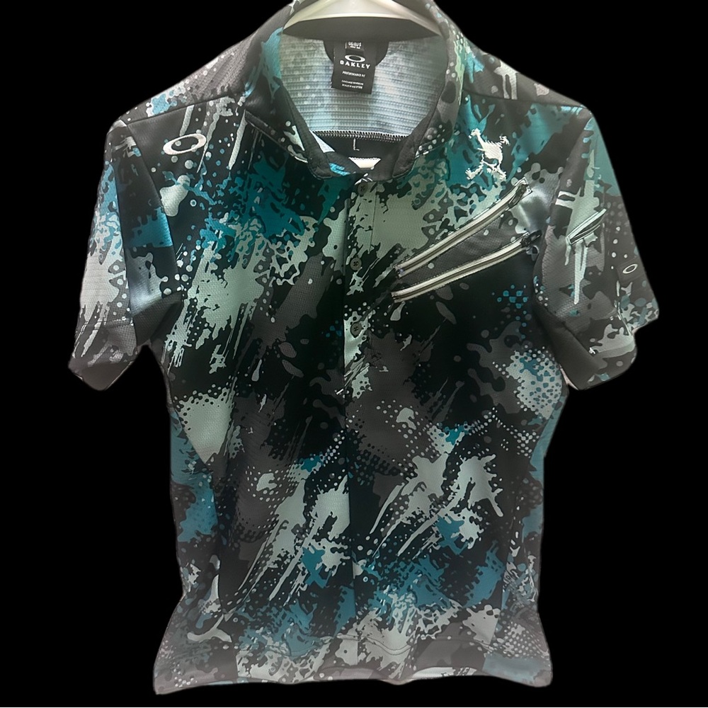 Oakley Men's Abstract Graphic Shirt - Black, Gray, and Blue